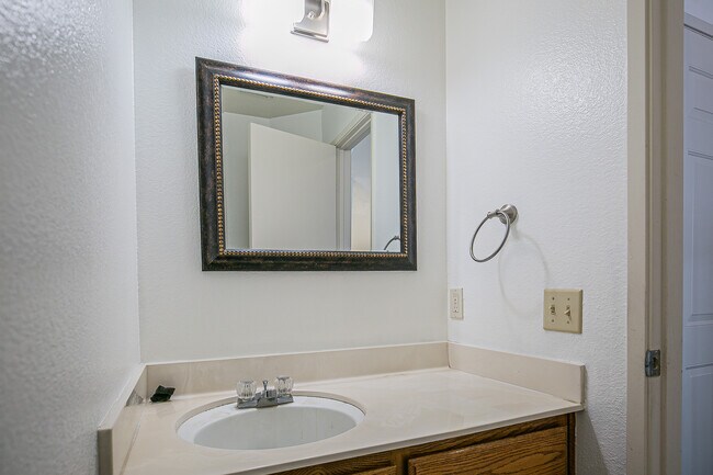 Building Photo - 1912 Magdalena Cir