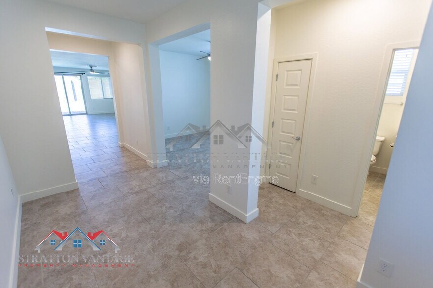Building Photo - 16264 W Canterbury Dr