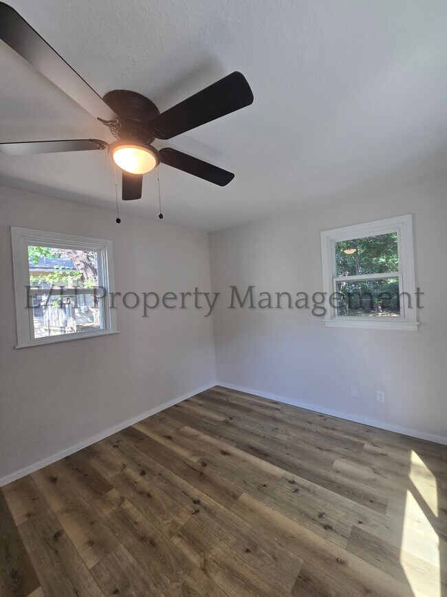 Building Photo - 828 S Pershing St