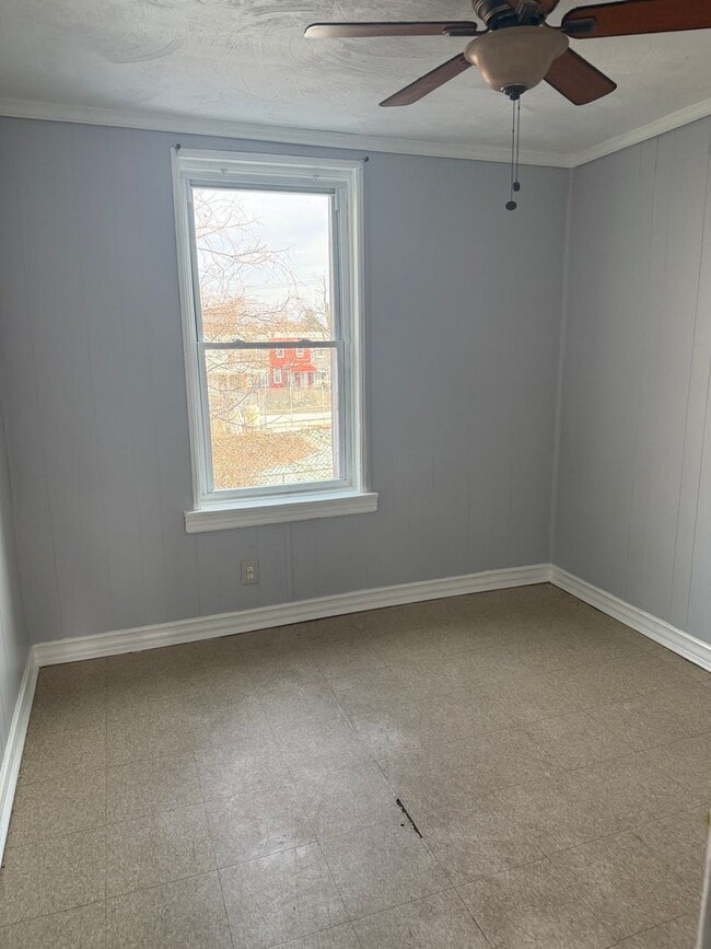 Building Photo - 3 Bedroom Home Steps to LaSalle University