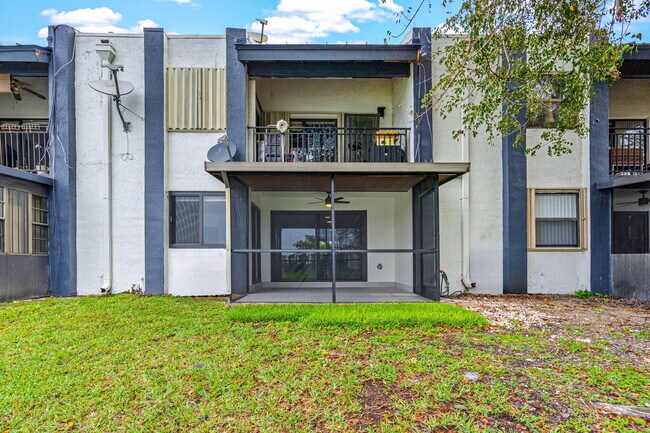 Building Photo - 510 W Park Dr