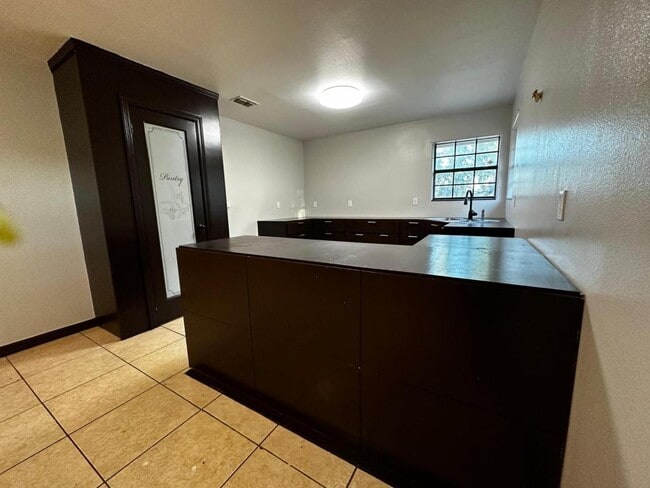 Building Photo - 10680 La Homa Rd