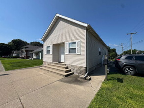 Building Photo - 1 Bedroom • 1 Bathroom Duplex