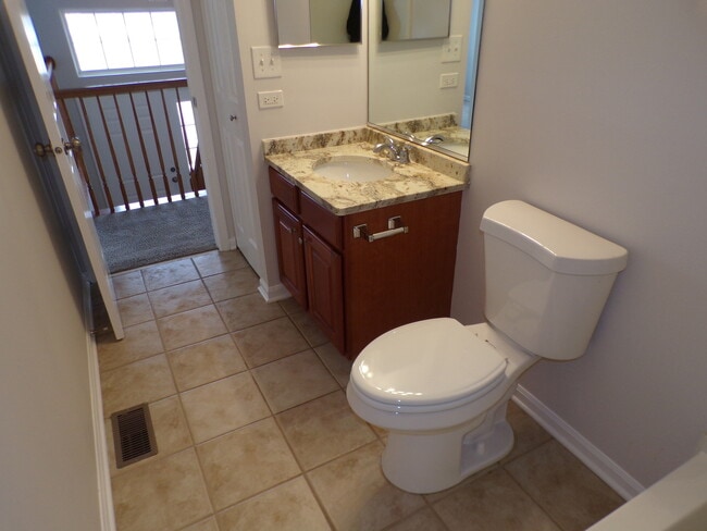 Building Photo - 583 S Parkside Dr