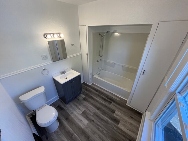 Building Photo - 2408 W High St