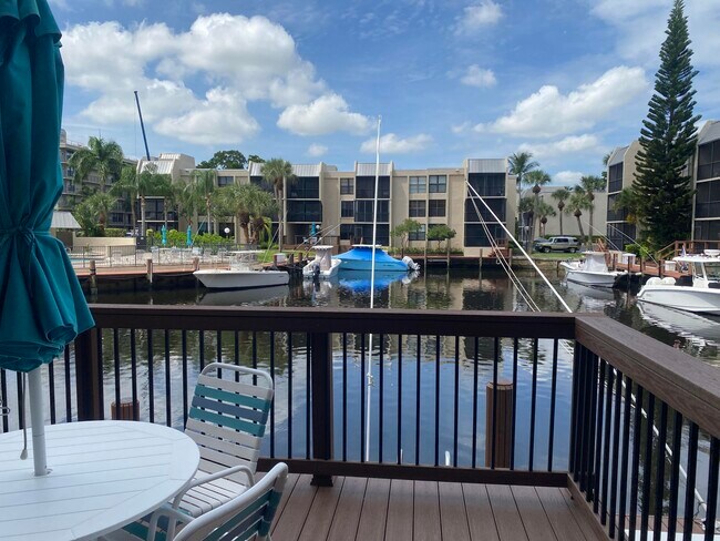 Building Photo - 9 Royal Palm Way