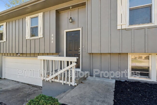 Building Photo - 525 NE Karapat Dr