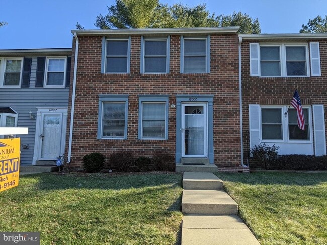 Primary Photo - 18005 Queen Elizabeth Dr