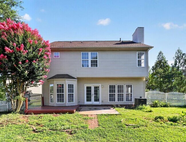 Building Photo - Spacious 4BD/2.5BA Home in Winding Creek!
