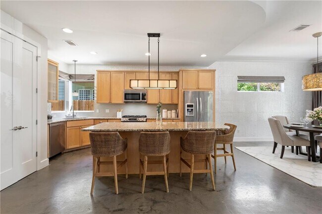 Building Photo - 5010 Finley Dr