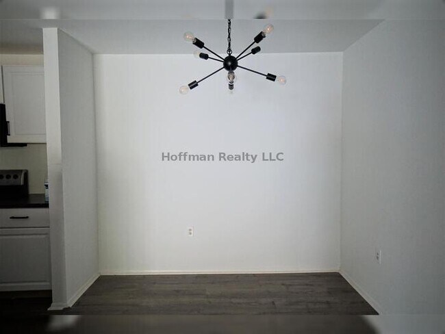 Building Photo - Spacious 1-Bedroom Condo with Modern Upgra...