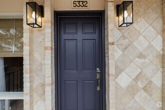 Building Photo - 5332 Balcones Dr