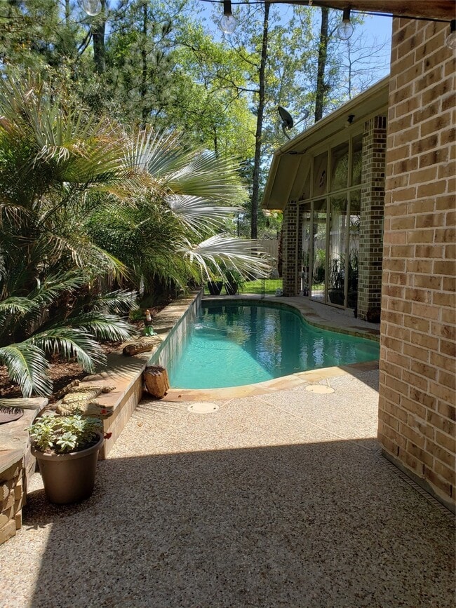 Building Photo - 23335 Robinson Pond Dr