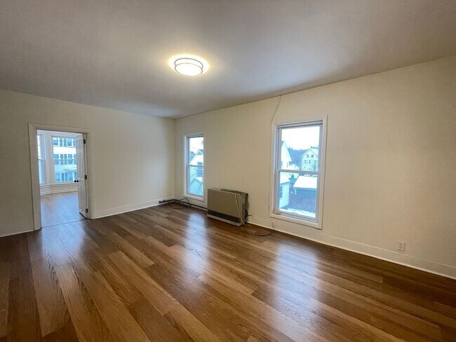 Building Photo - 33 Malvern St