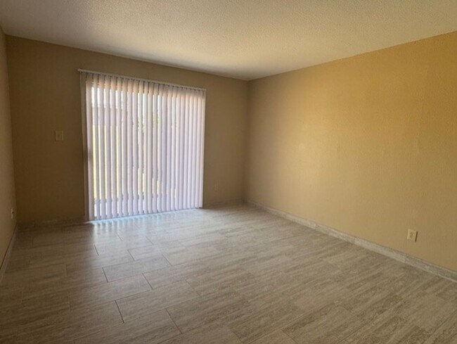 Building Photo - 2 Bedroom*1 Bathroom Patio Home