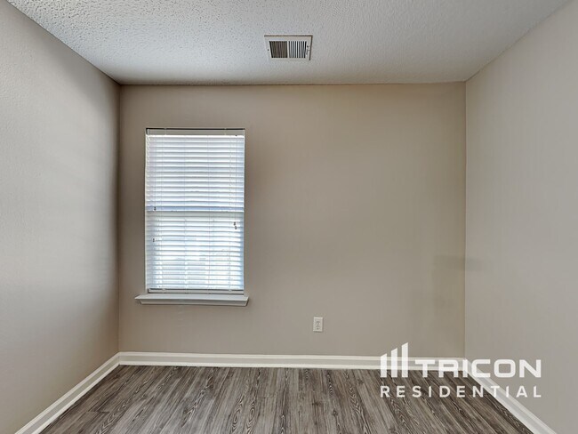 Building Photo - 205 Spring Frost Dr