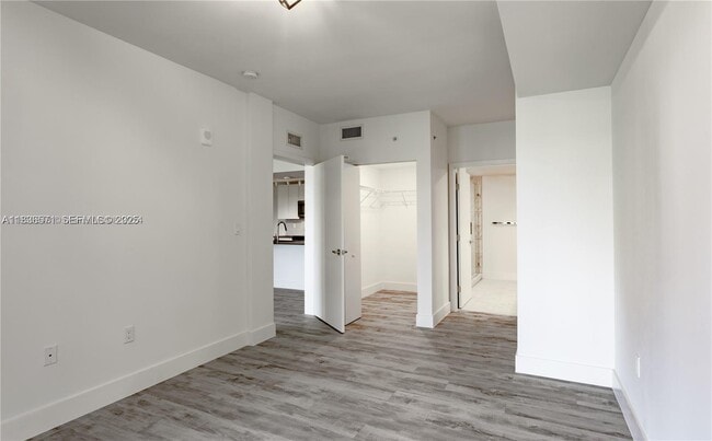 Building Photo - 4400 W Sunrise Blvd