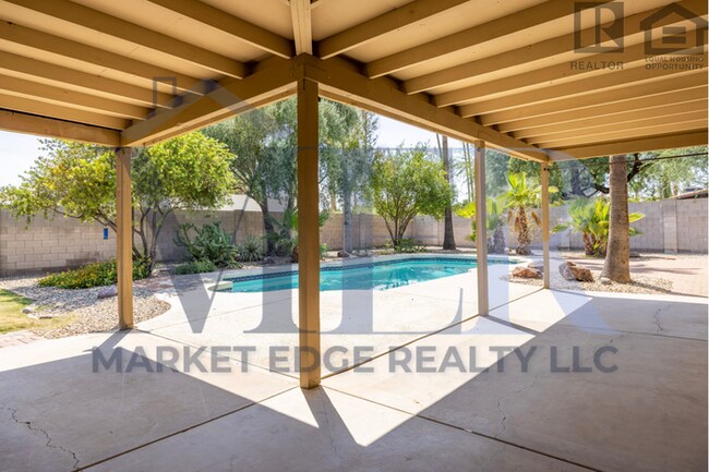 Building Photo - 4Bed/2.5Bath House at 56th/Cactus! $399 MOVE-IN SPECIAL! Move-In Ready on 04/09/2026!