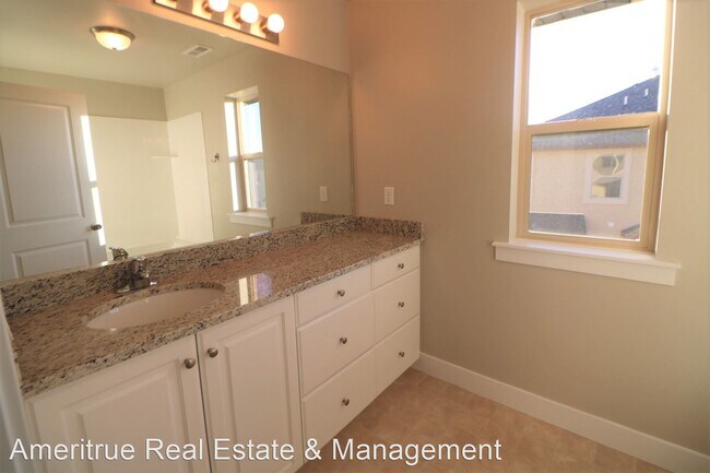 Building Photo - 3 br, 2 bath House - 577 N 220 E