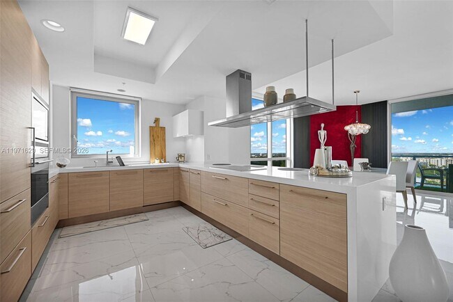 Building Photo - 17111 Biscayne Blvd