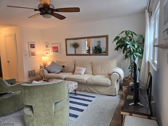 Building Photo - 83 E Main St