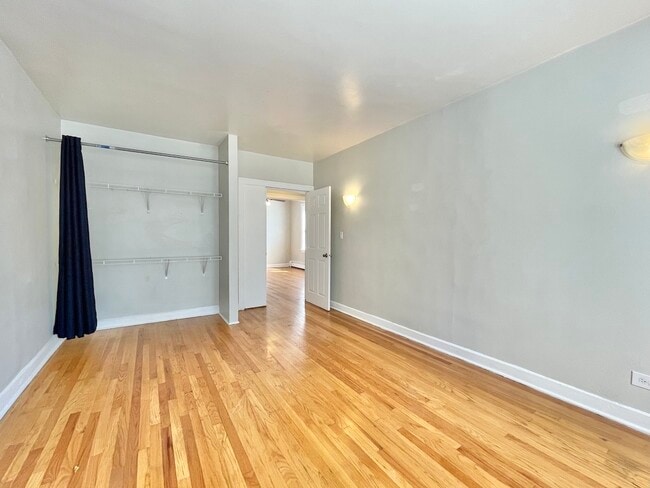 Building Photo - 2948 W Nelson St