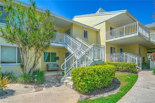 Building Photo - 5564 NE Gulfstream Way
