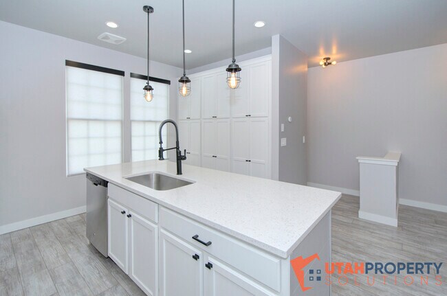 Building Photo - 5348 W South Jordan Pky