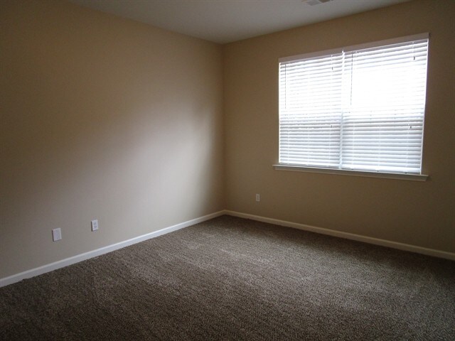 Building Photo - 406 Howell Xing