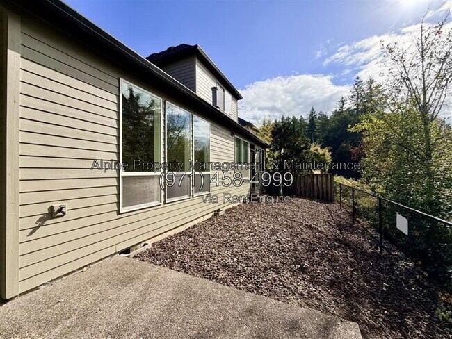 Building Photo - 4143 NW Meisner Dr
