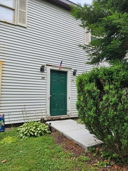 Building Photo - 27 Hanover Dr