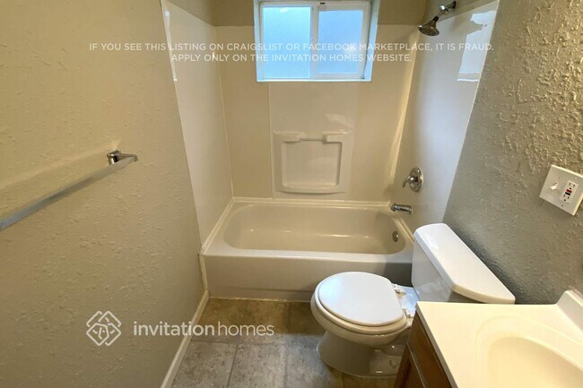 Building Photo - 1002 151st St E