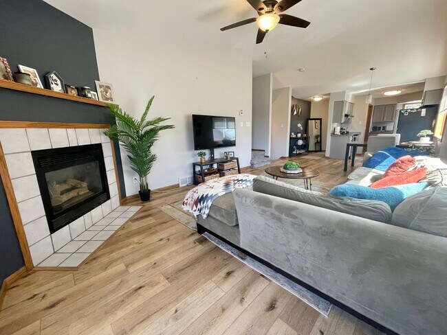 Building Photo - 3018 Maple Valley Dr