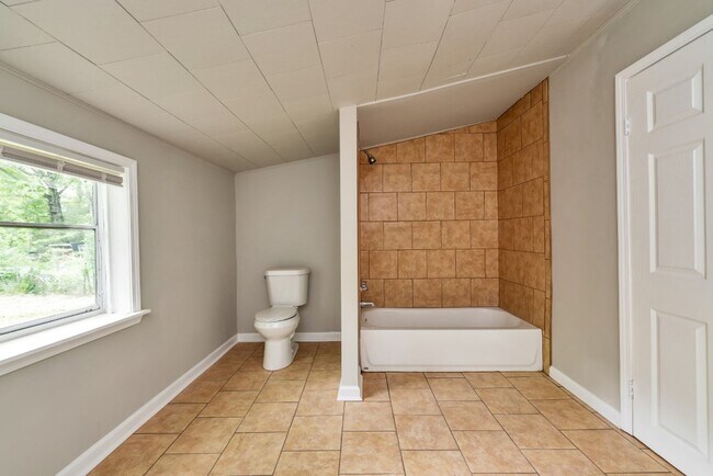 Building Photo - Move-In Ready House for Rent in Talladega! 3 bed 2 bath