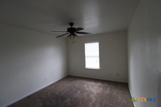 Building Photo - 2412 Skylark Cir