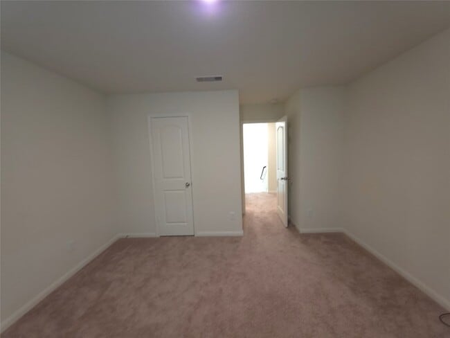 Building Photo - 305 Lone Mountain Dr