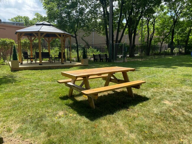 Building Photo - 691 Trump St