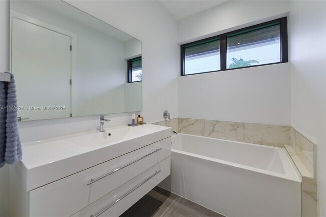 Building Photo - 7940 SW 58th Ct