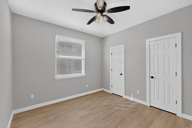 Building Photo - 720 Cliffmoor Dr