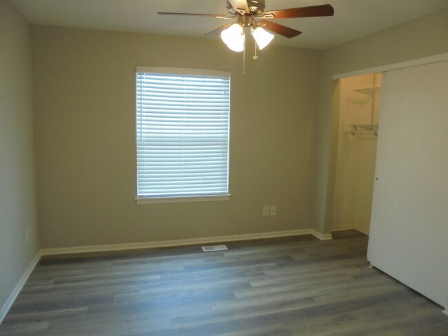 Building Photo - 1847 Grandview Pl