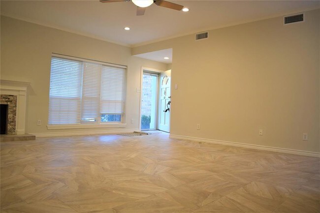 Building Photo - 600 Wilcrest Dr