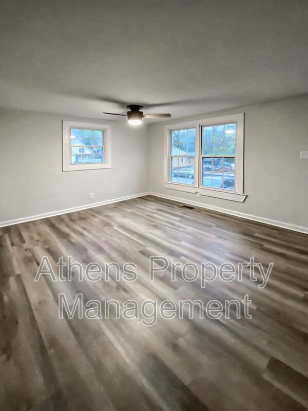 Building Photo - 183 Minor St
