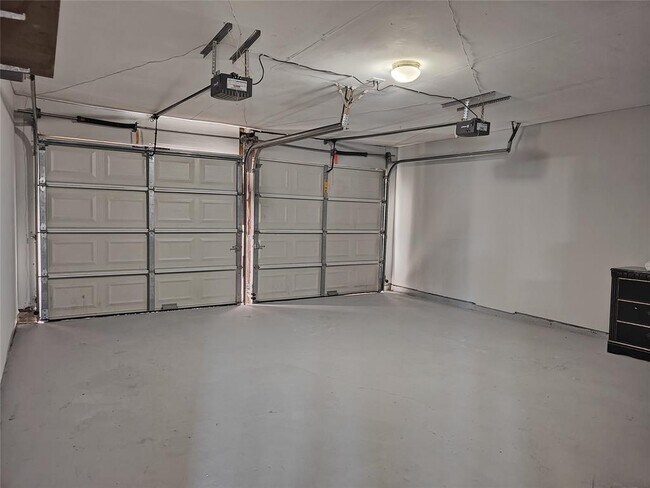 Building Photo - 8818 Roos Rd