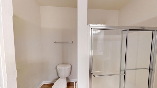 Building Photo - Recently updated condo in the heart of Bal...