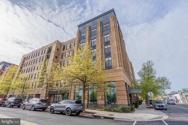 Building Photo - 525 N Fayette St
