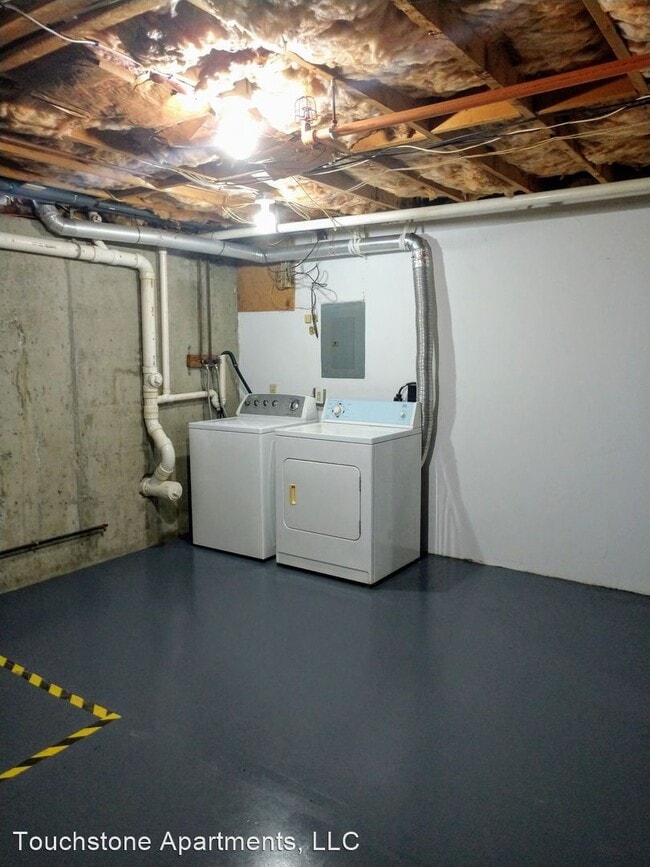 Building Photo - 221 Park St