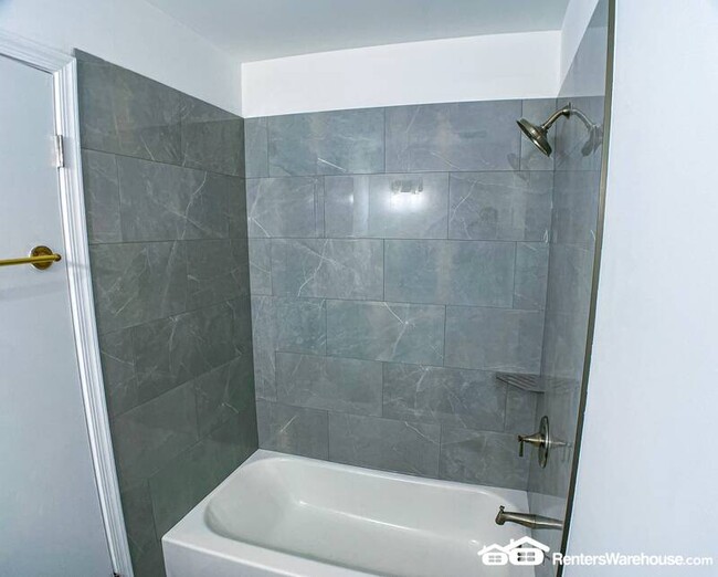 Building Photo - 13 Tivoli Lake Ct