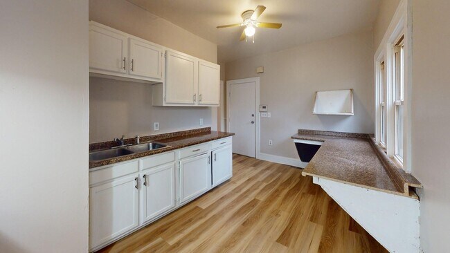 Primary Photo - 11302 Parkview Ave