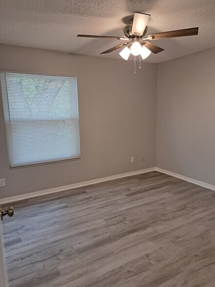 Building Photo - 6405 Cooper Ln