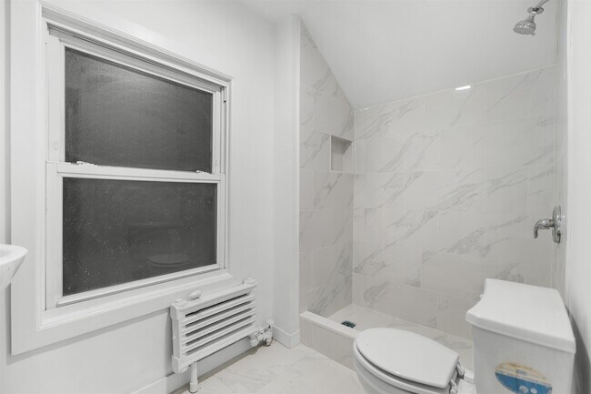 Building Photo - 616 Chestnut St